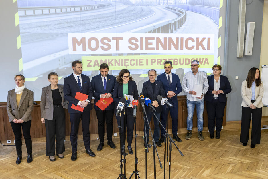 Szczegóły dotyczące zmian w organizacji ruchu w związku z zamknięciem Mostu Siennickiego przedstawiono na konferencji prasowej z udziałem prezydent Gdańska Aleksandry Dulkiewicz oraz jej zastępców