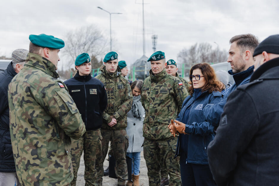 Przed zamknięciem Mostu Siennickiego odbyła się wizja lokalna z udziałem władz miasta Gdańska oraz przedstawicieli wojska