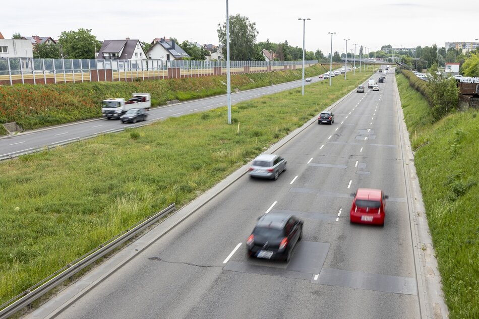 Na zdjęciu widać odcinek al. Armii Krajowej między al. Havla a al. Sikorskiego, na którym będzie przeprowadzany remont nawierzchni