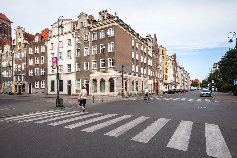 Na zdjęciu widoczny jest odcinek ul. Szerokiej w Gdańsku