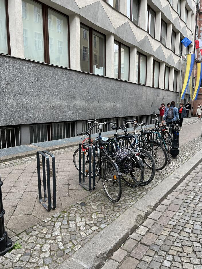Parking rowerowy pod Akademią Sztuk Pięknych w Gdańsku
