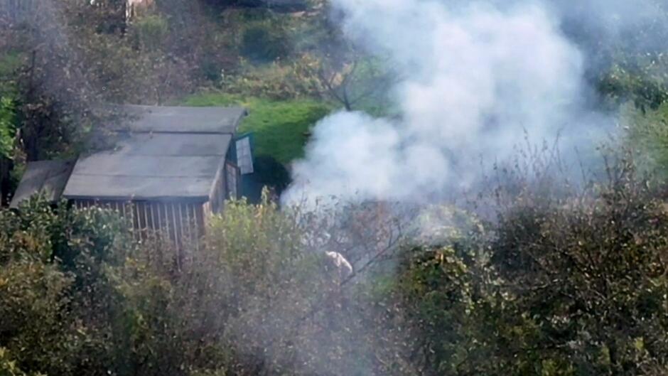 Spalanie odpadów zielonych na terenie ROD obraz z drona