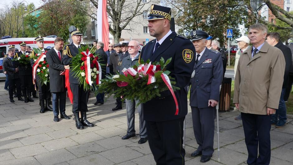 strażnicy z kwiatami.JPG