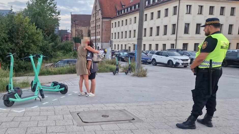 opiekunka z nastolatką strażnik