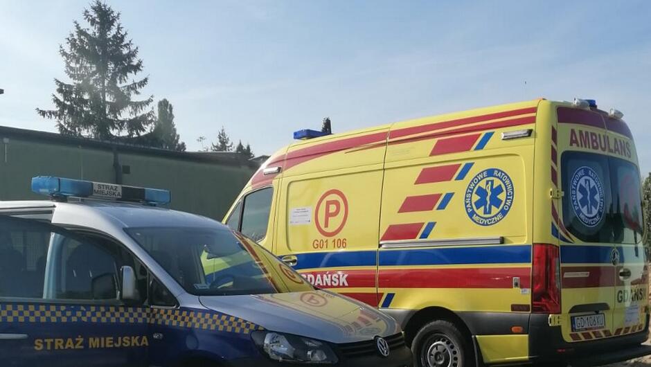 radiowóz i karetka pogotowia