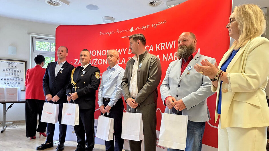 Uhonorowani dawcy krwi podczas wspólnego spotkania – osoby wyróżnione przez Ministra Zdrowia za oddanie co najmniej 20 litrów krwi lub jej składników.