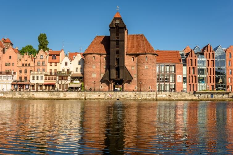 Żuraw, którego budowę ukończono w roku 1444, jest doskonałym przykładem hanzeatyckiej architektury portowej, a zarazem jednym z symboli Gdańska i śladem jego hanzeatyckiej przeszłości.